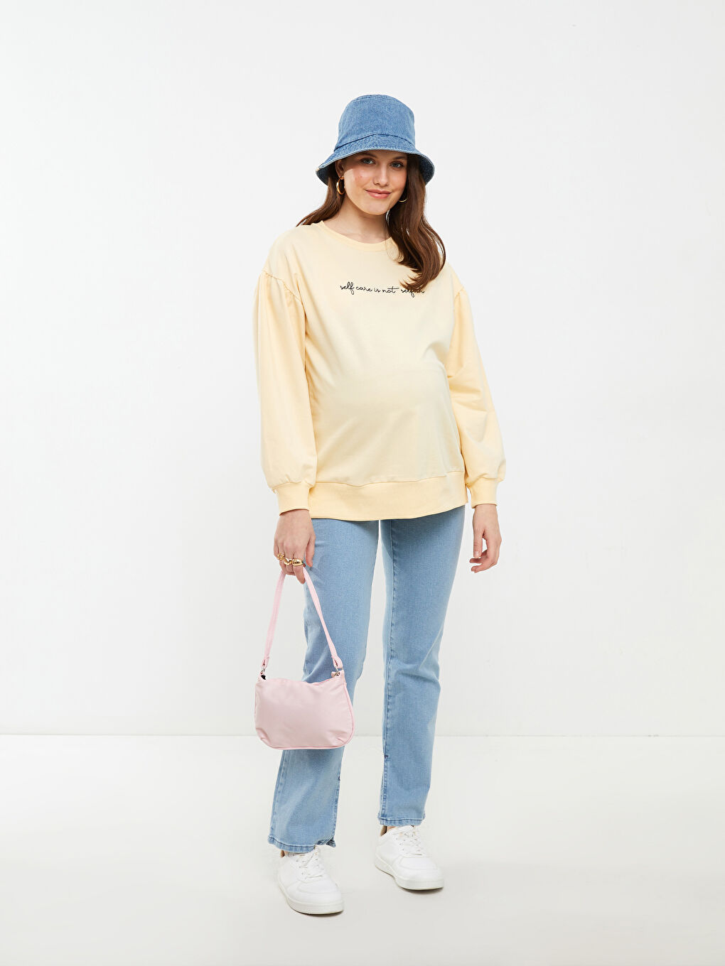 LCWAIKIKI Maternity Açık Sarı Bisiklet Yaka Yazı Baskılı Uzun Kollu Hamile Sweatshirt