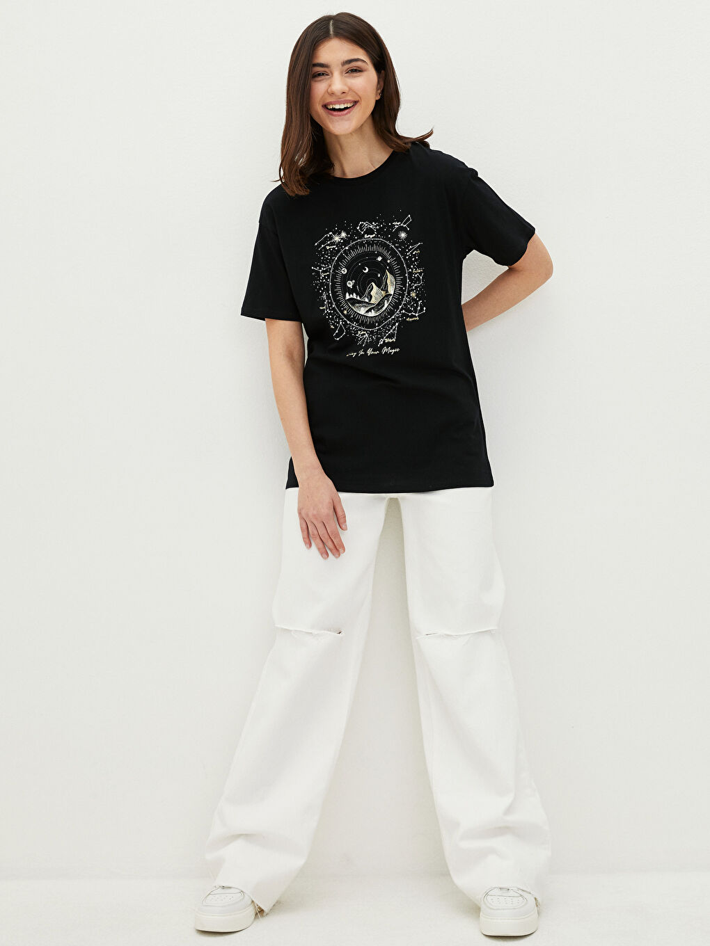 Siyah Bisiklet Yaka Baskılı Kısa Kollu Pamuklu Kadın Tişört-1