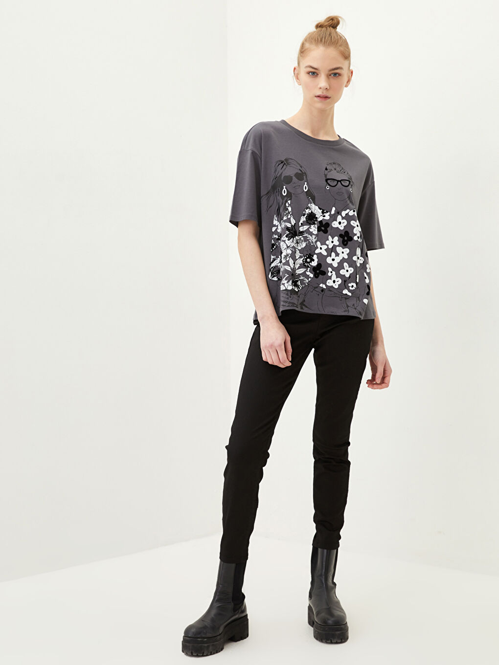 Gri Bisiklet Yaka Baskılı Kısa Kollu Pamuklu Kadın Tişört-3