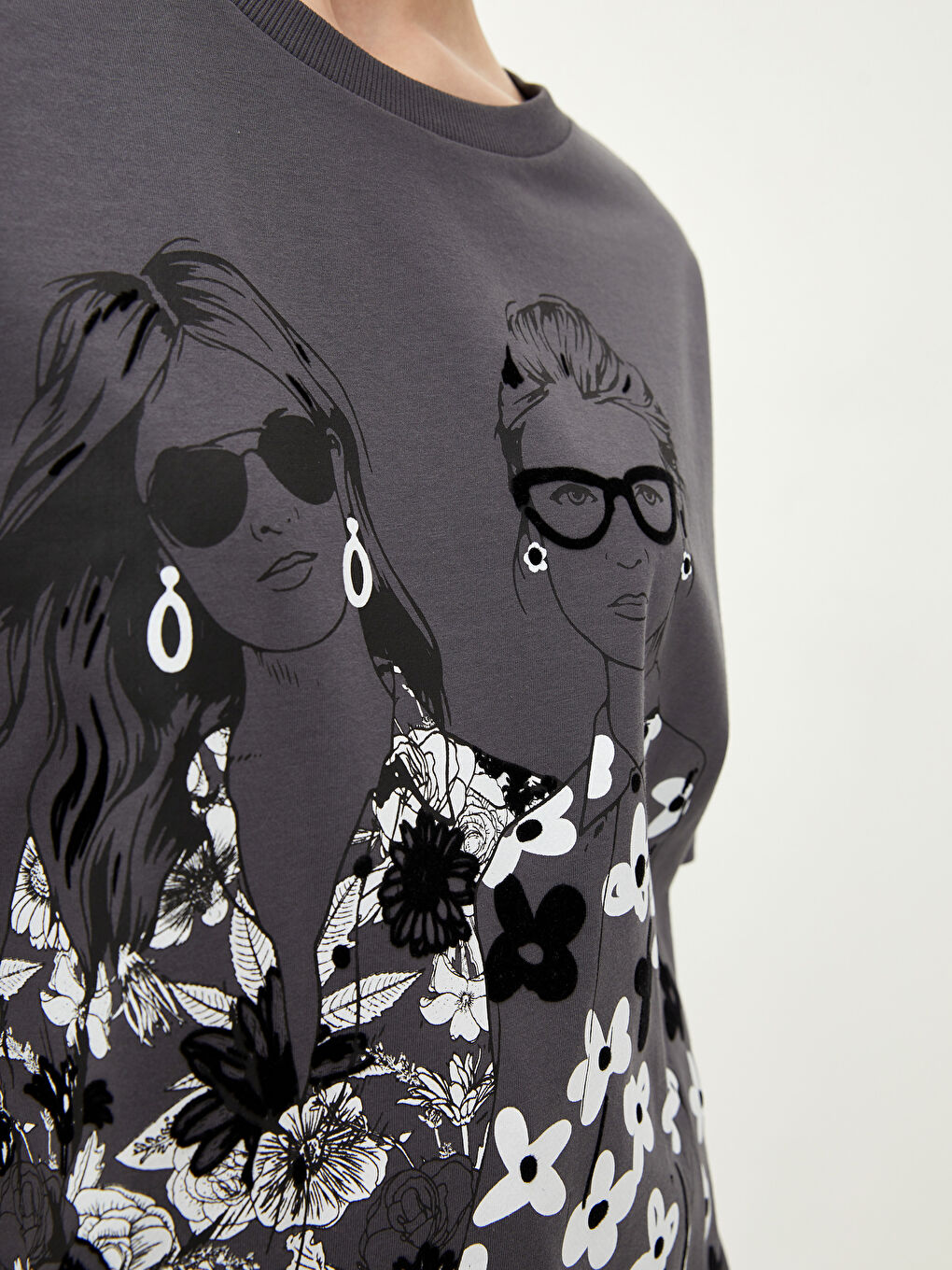 Gri Bisiklet Yaka Baskılı Kısa Kollu Pamuklu Kadın Tişört-4