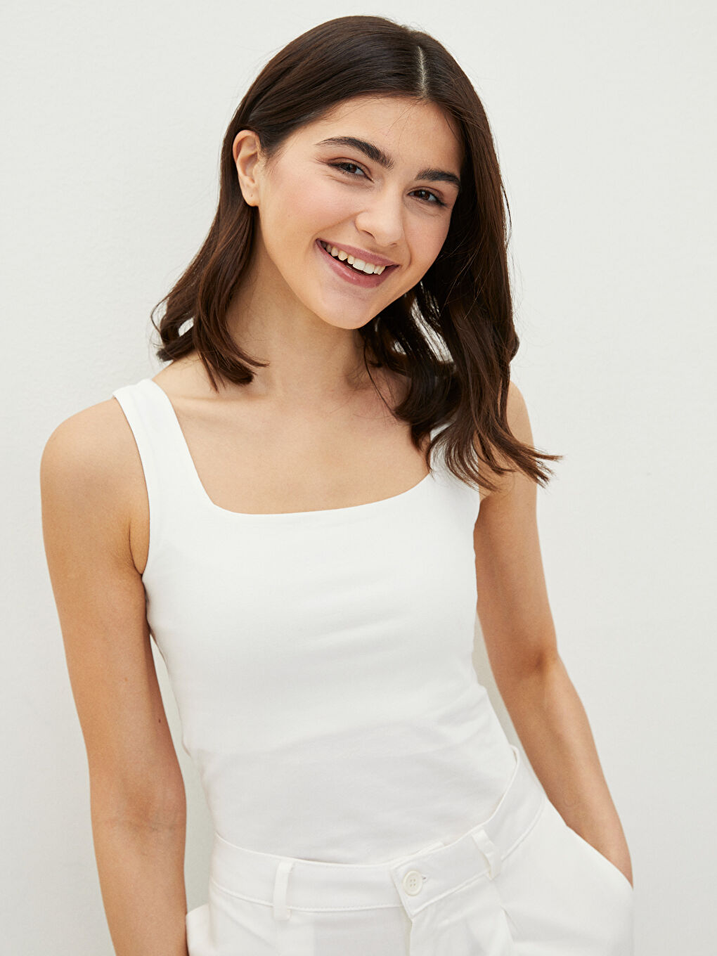 Ekru Kare Yaka Düz Askılı Kadın Atlet-1