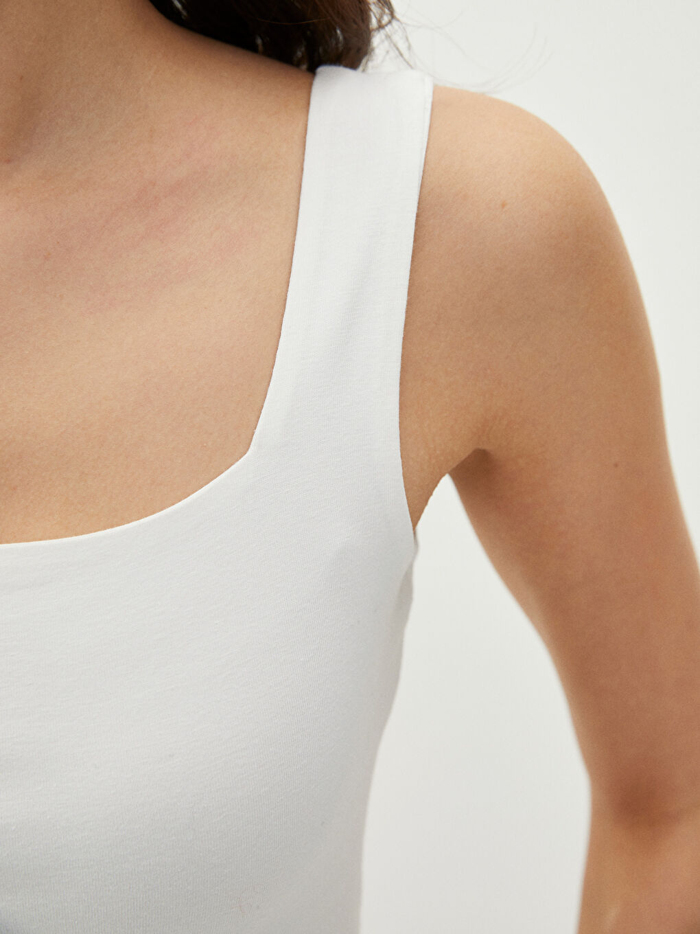 Ekru Kare Yaka Düz Askılı Kadın Atlet-3