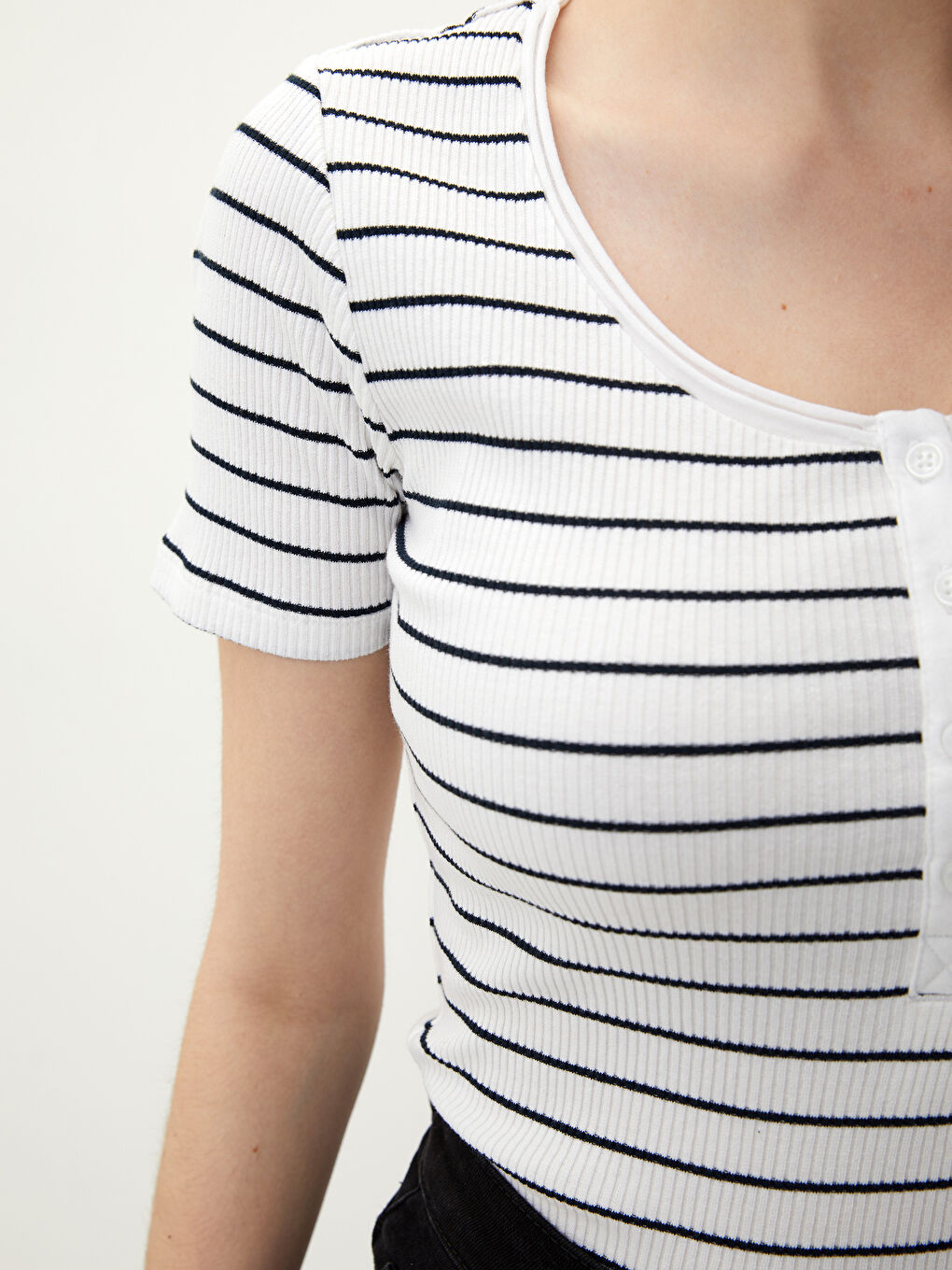 Lacivert U Yaka Çizgili Kısa Kollu Pamuklu Kadın Tişört-3