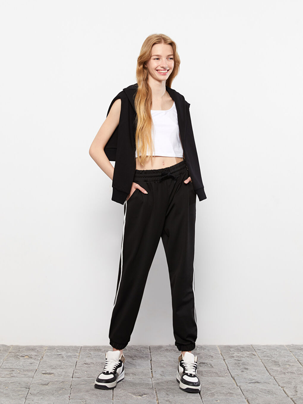 بنطلون رياضي بخصر مرن وجيوب عادية للسيدات-1