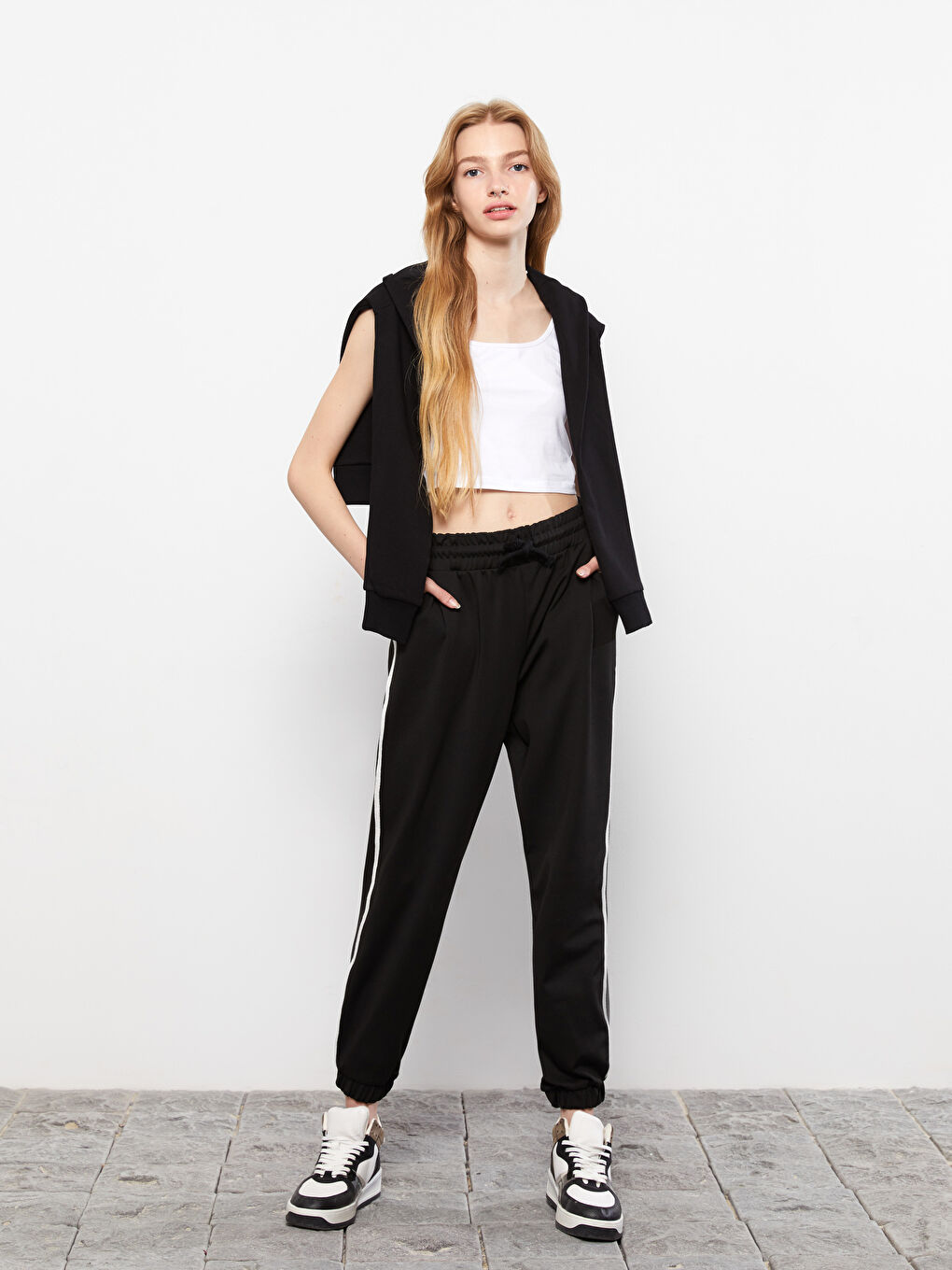 بنطلون رياضي بخصر مرن وجيوب عادية للسيدات-2