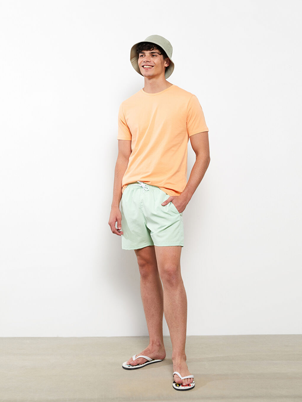 LCW SWIMWEAR Short Length Basic Men's Swimming Shorts -S2CD75Z8-PZX