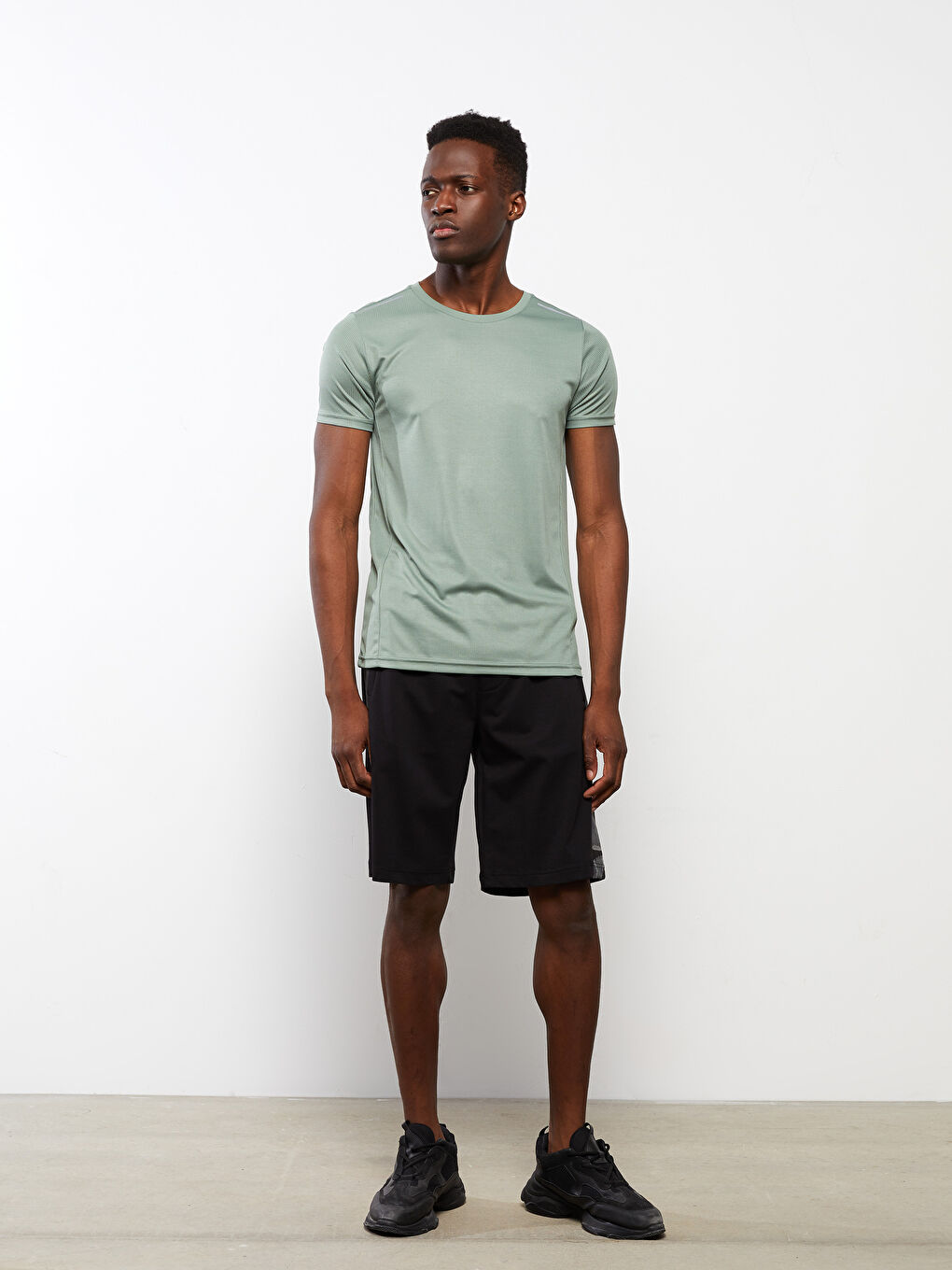 Siyah Standart Kalıp Erkek Spor Şort