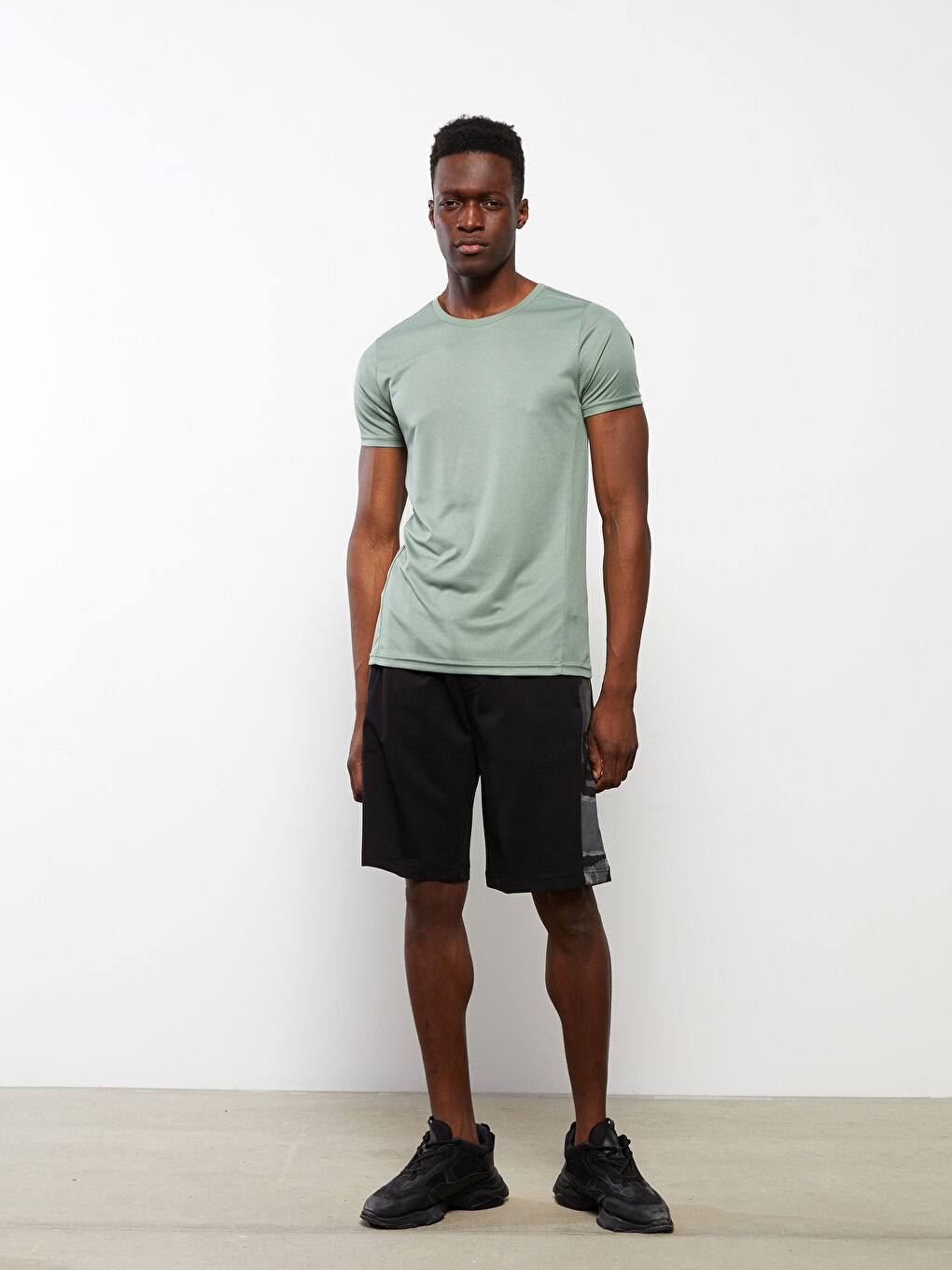 Siyah Standart Kalıp Erkek Spor Şort-1