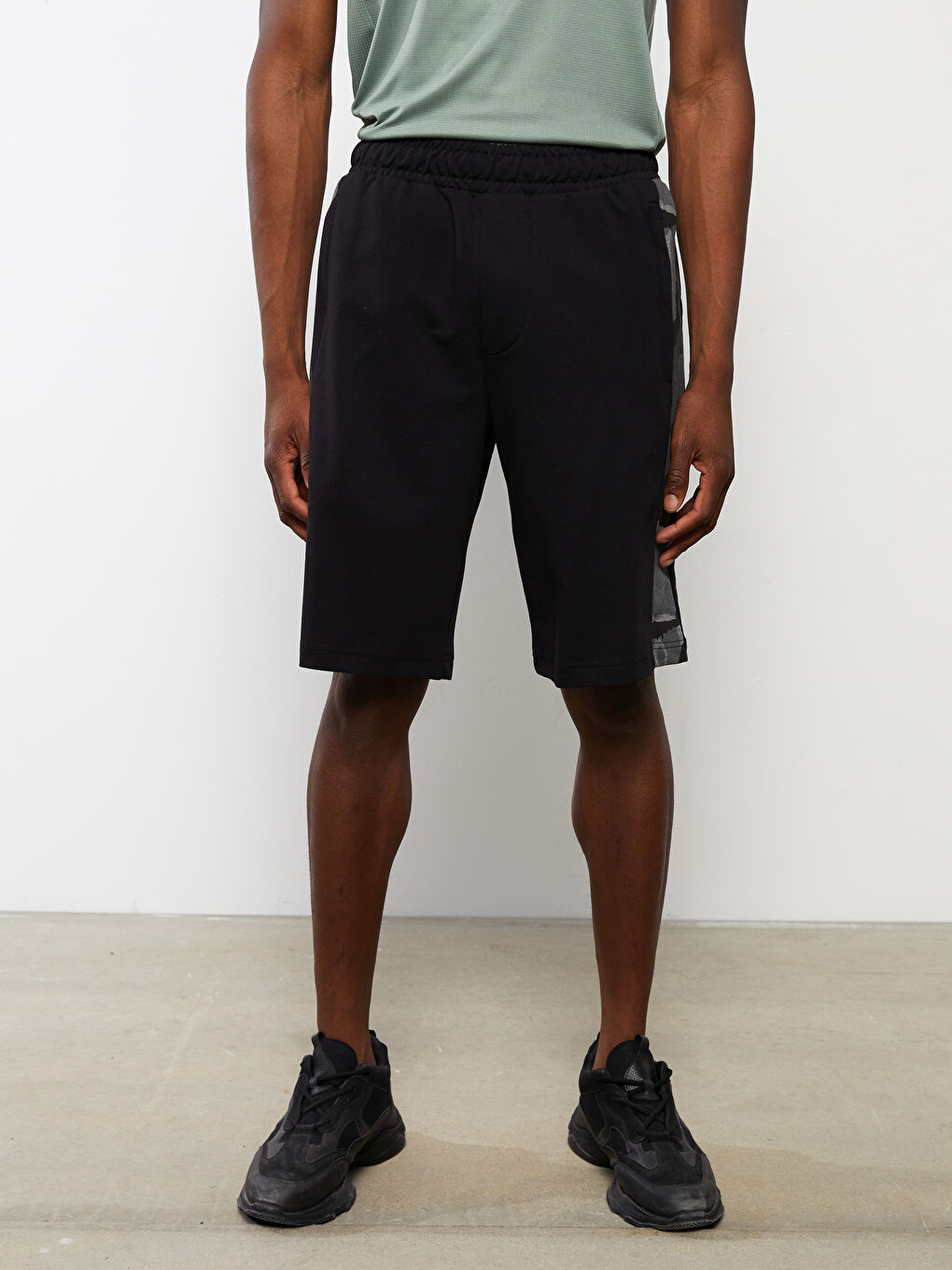 Siyah Standart Kalıp Erkek Spor Şort-2