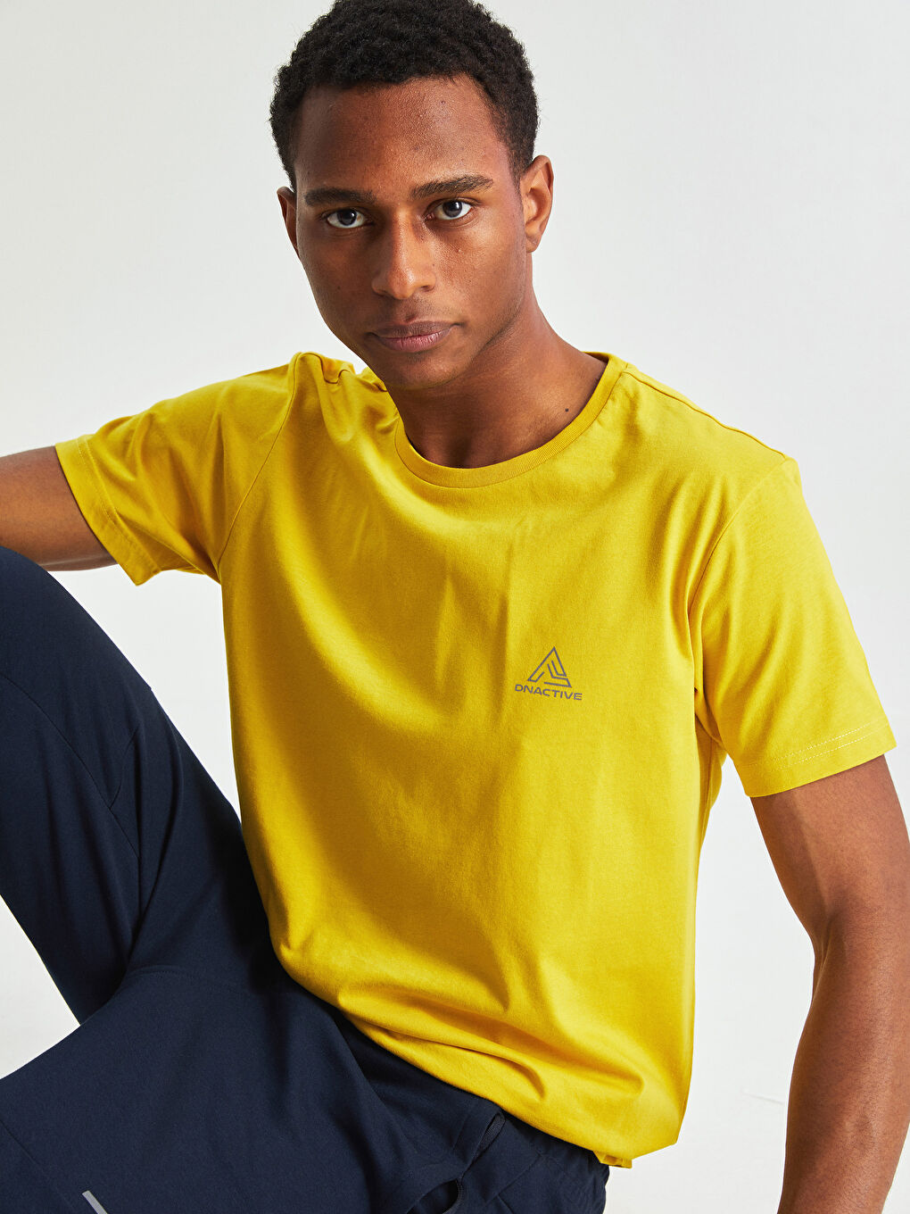 Tricou sport imprimat cu mânecă scurtă și guler rotund pentru bărbați