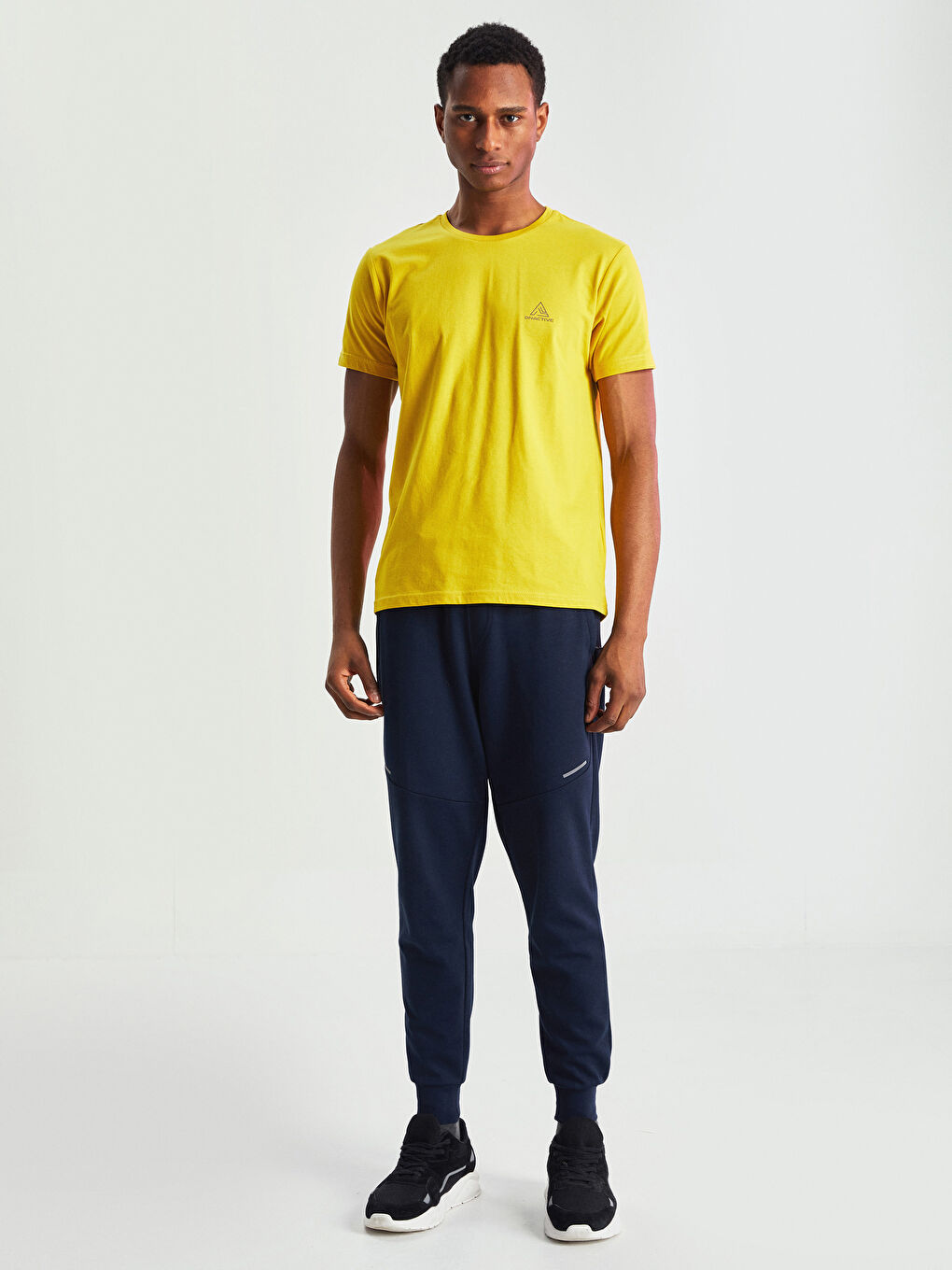 Tricou sport imprimat cu mânecă scurtă și guler rotund pentru bărbați-2