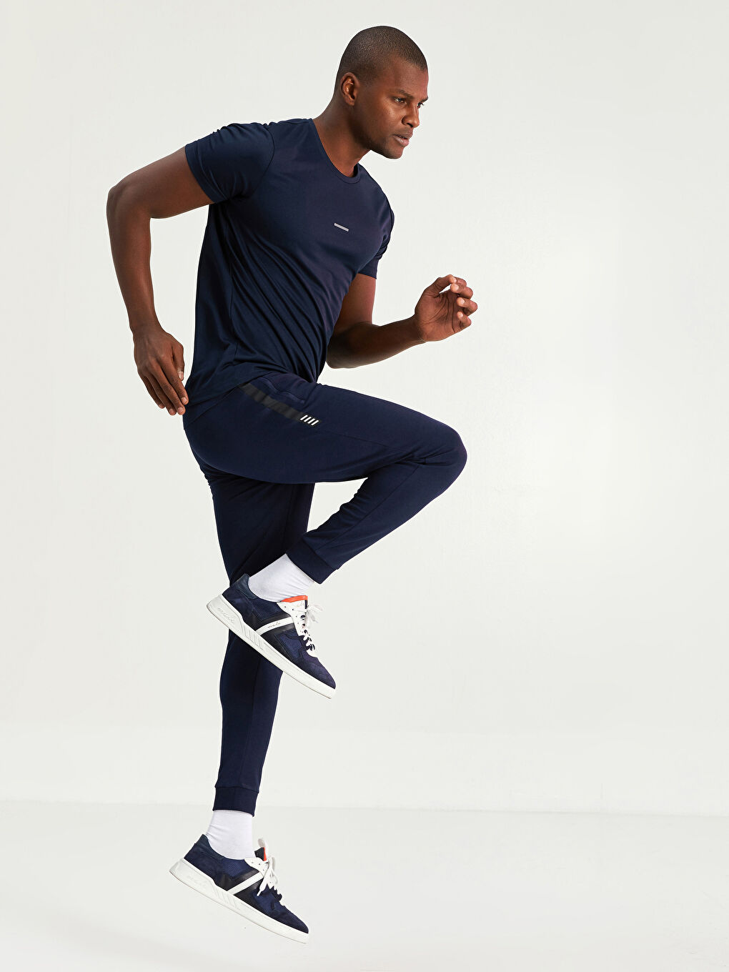 Стандартна кройка активни спортни панталони за мъже