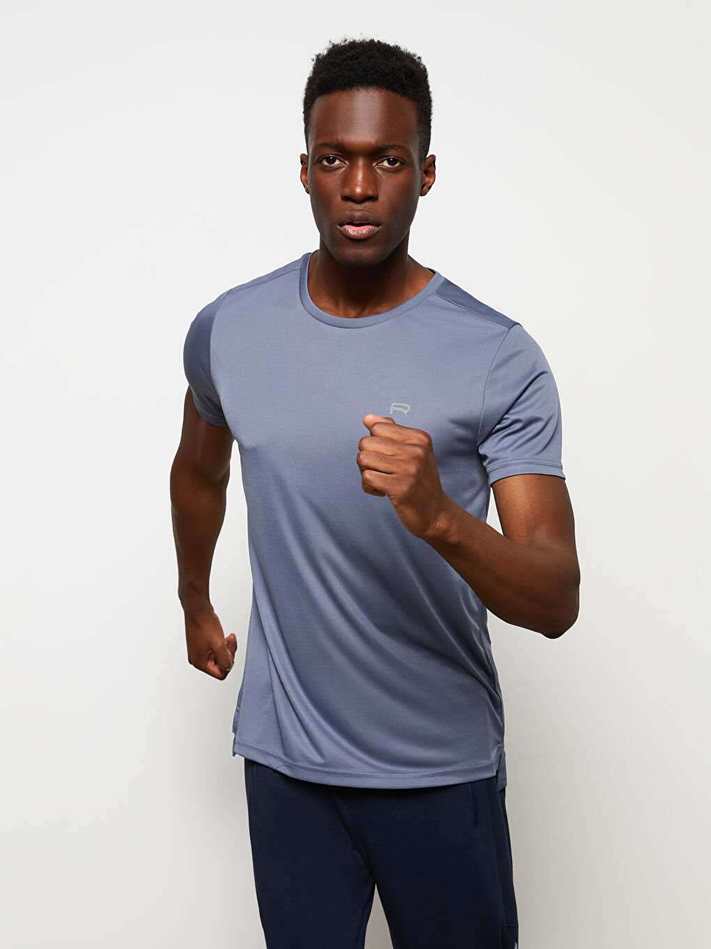 تيشيرت رياضي كم قصير بياقة دائرية للرجال