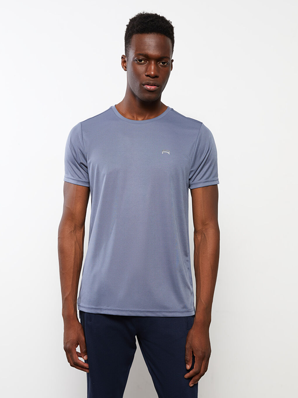 تيشيرت رياضي كم قصير بياقة دائرية للرجال-1