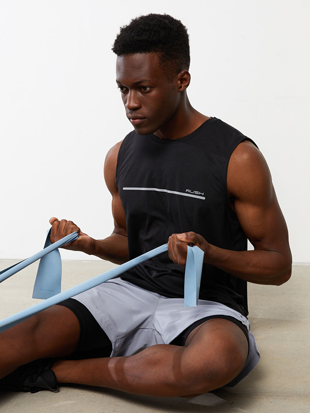 Siyah Bisiklet Yaka Baskılı Erkek Kolsuz Tişört