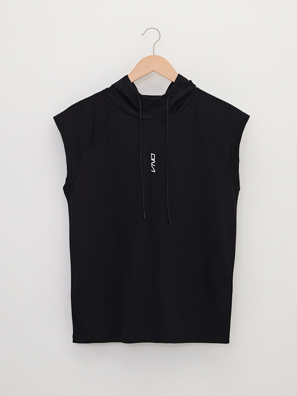 Siyah Kapüşonlu Baskılı Erkek Kolsuz Tişört-5