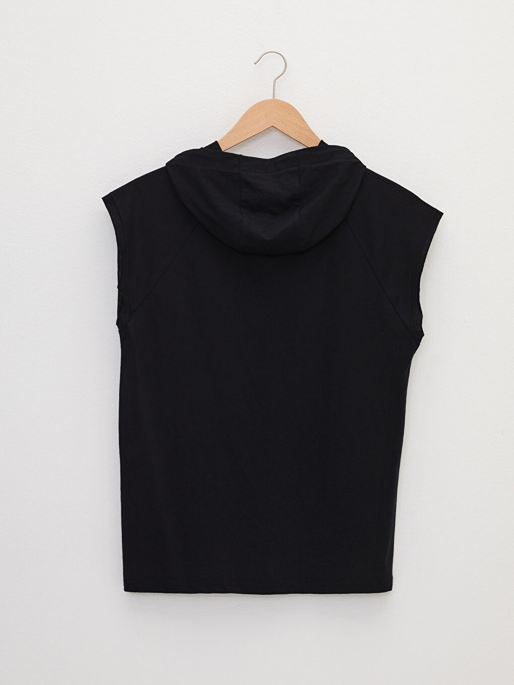 Siyah Kapüşonlu Baskılı Erkek Kolsuz Tişört-7