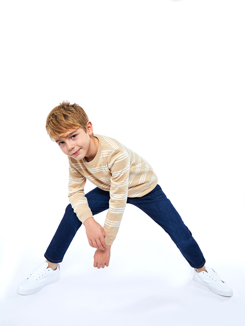 Базовые джинсы морковного кроя для мальчиков