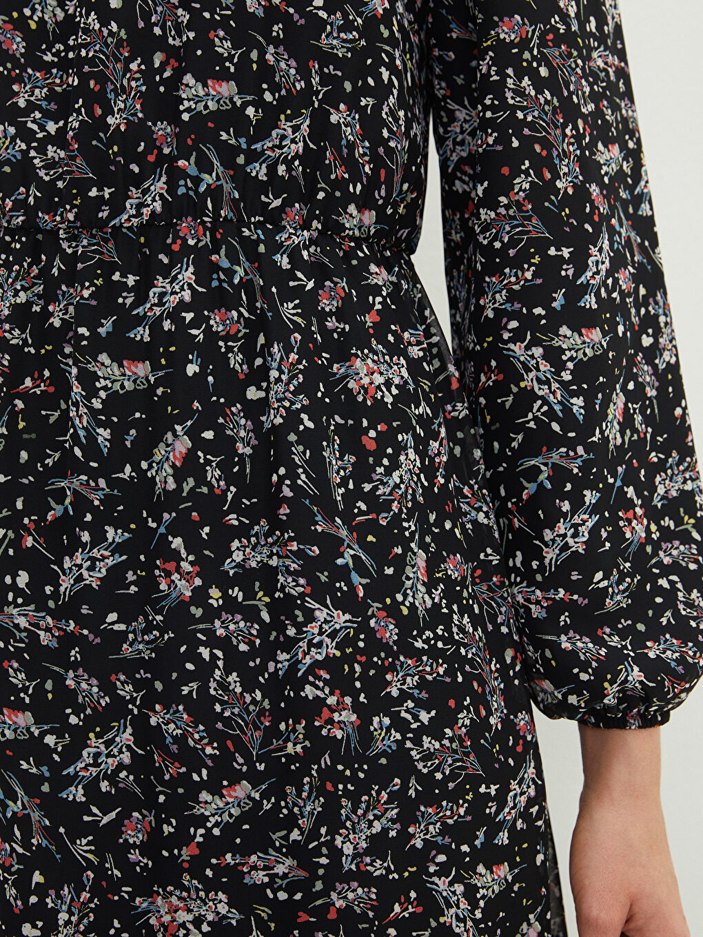 Siyah Fırfırlı Dik Yaka Desenli Uzun Kollu Kadın Elbise-3