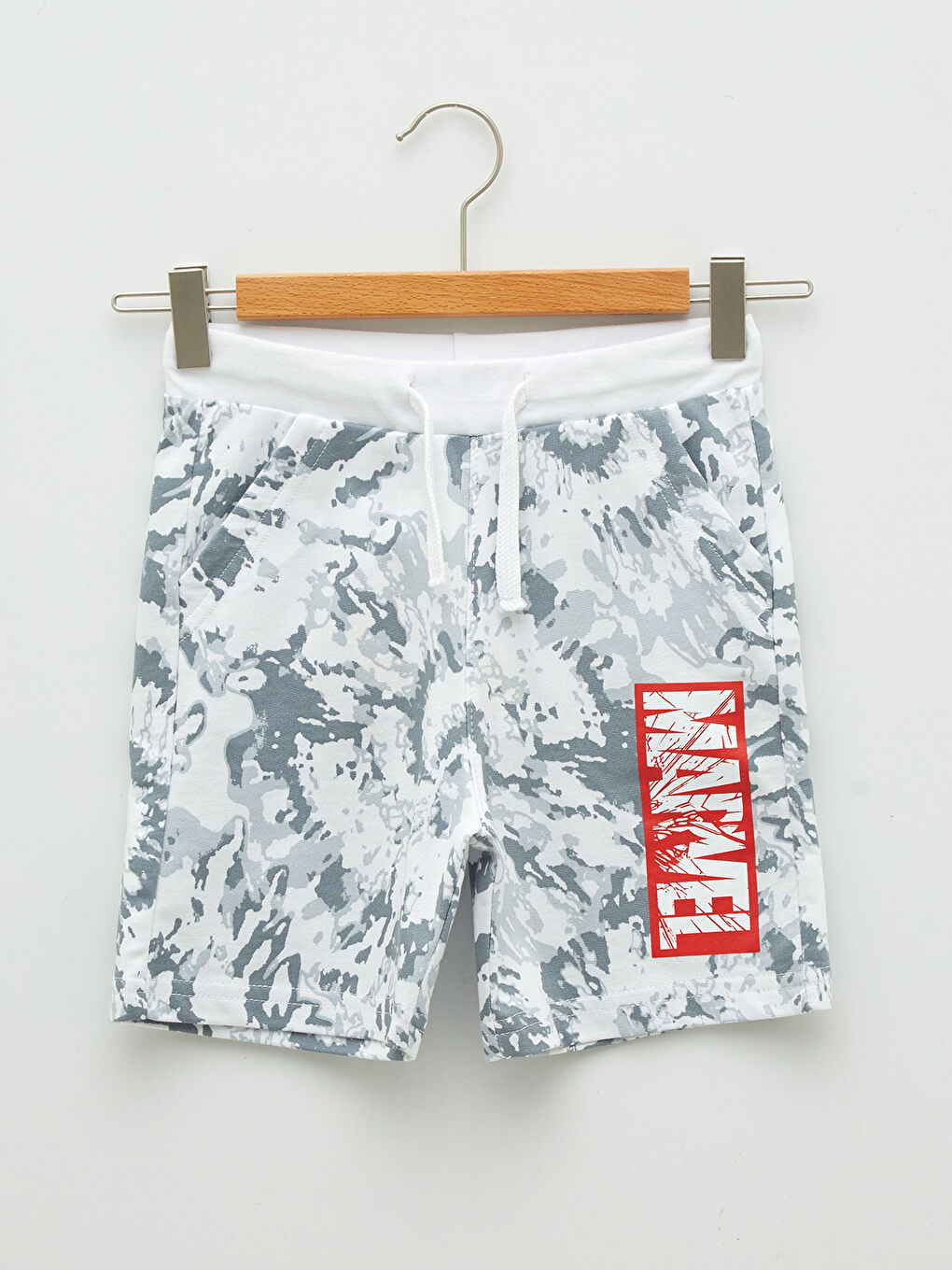 Beyaz Beli Lastikli Marvel Baskılı Erkek Çocuk Bermuda