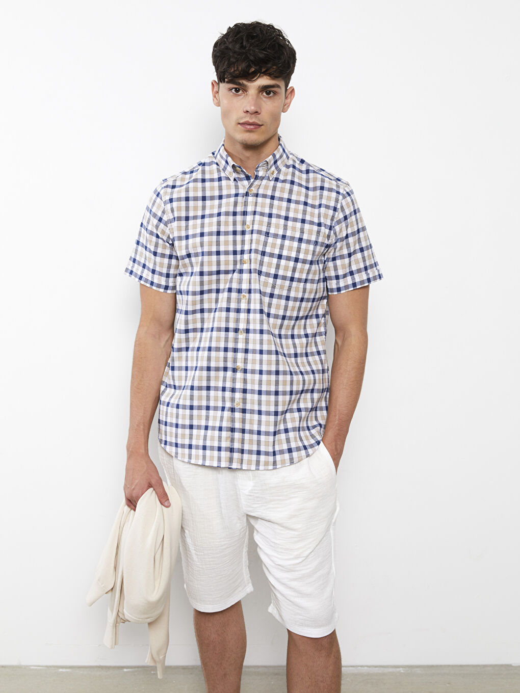 Рубашка мужская оксфордская в клетку стандартного кроя с короткими рукавами