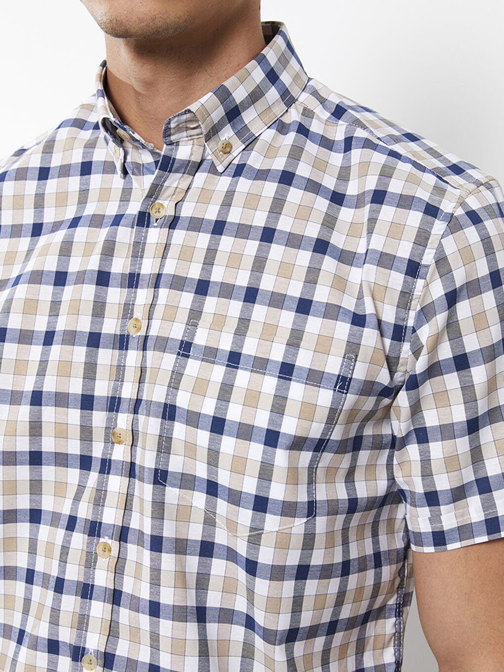 Рубашка мужская оксфордская в клетку стандартного кроя с короткими рукавами-3