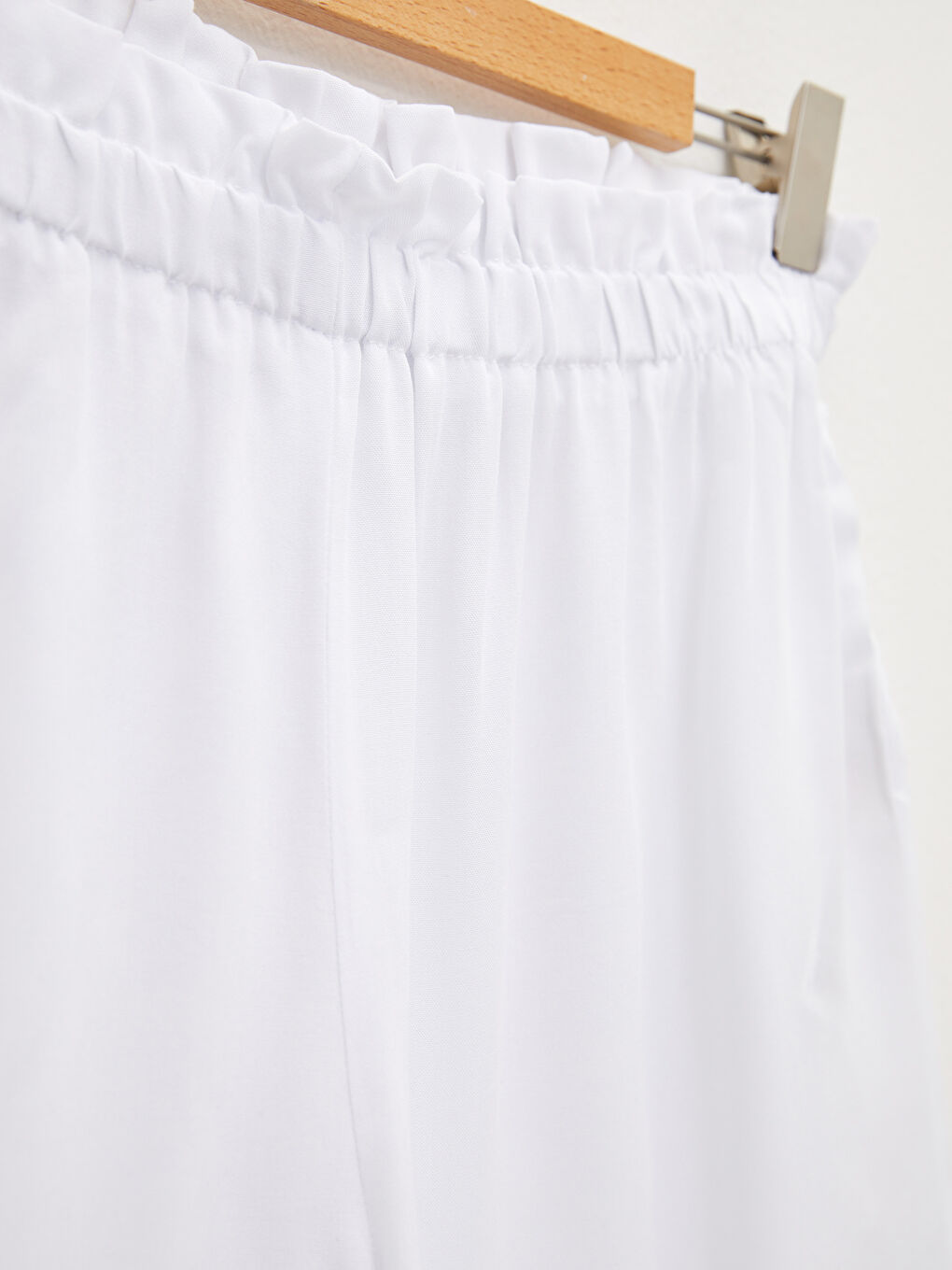 Beyaz Beli Lastikli Düz Viskon Kadın Deniz Şortu-8