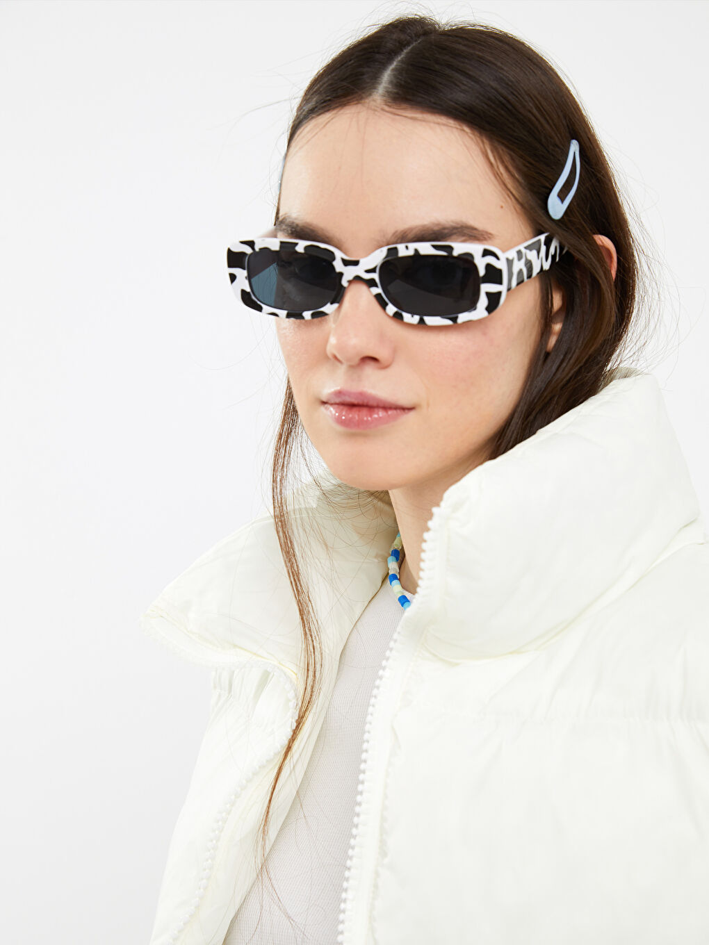 Женский дутый жилет с воротником-трубой, однотонный, кроп-3