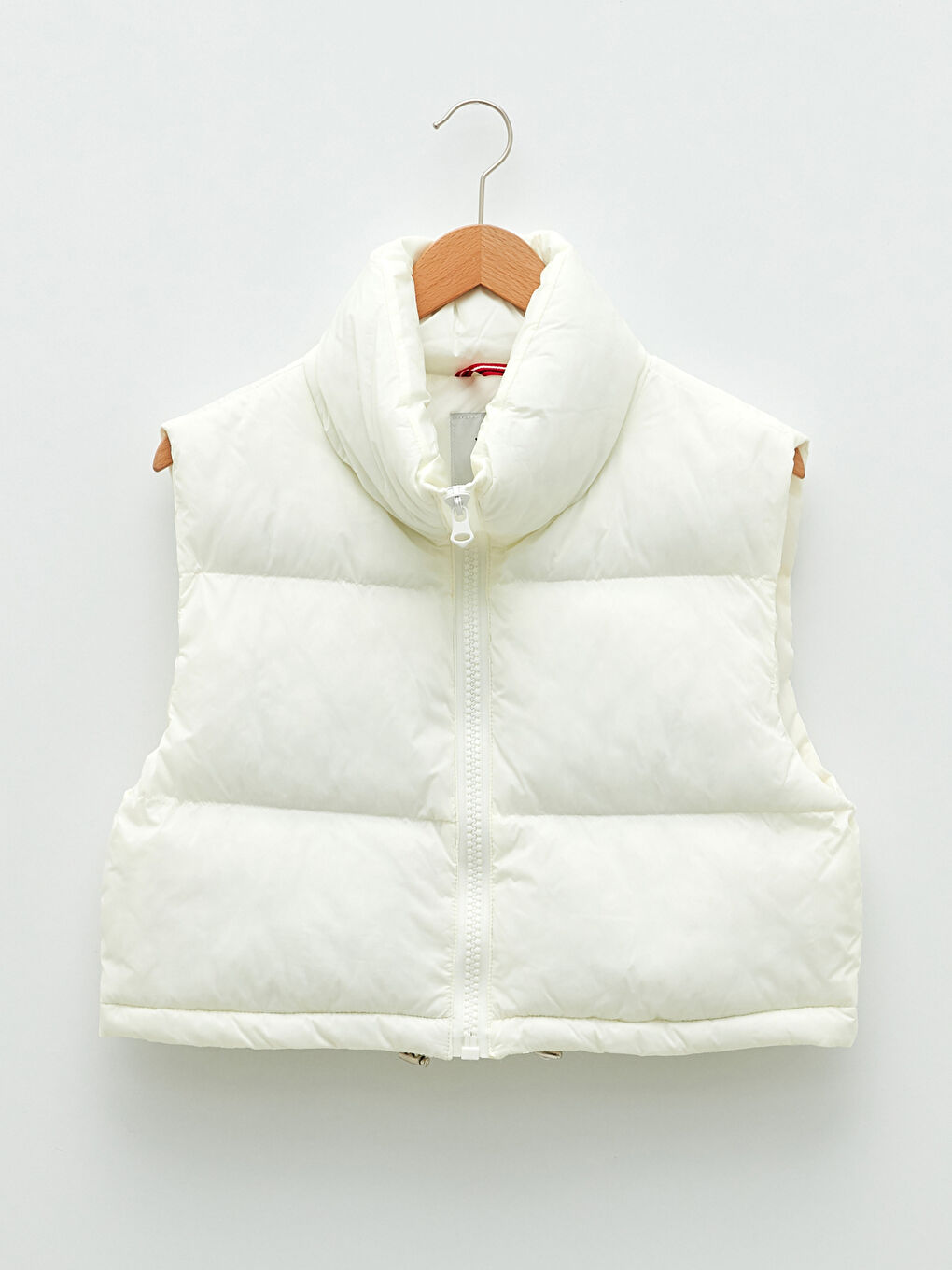 Женский дутый жилет с воротником-трубой, однотонный, кроп-7