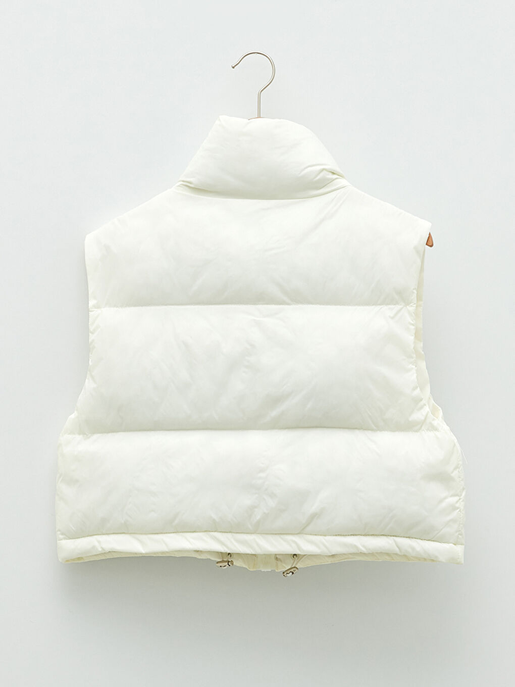 Женский дутый жилет с воротником-трубой, однотонный, кроп-8