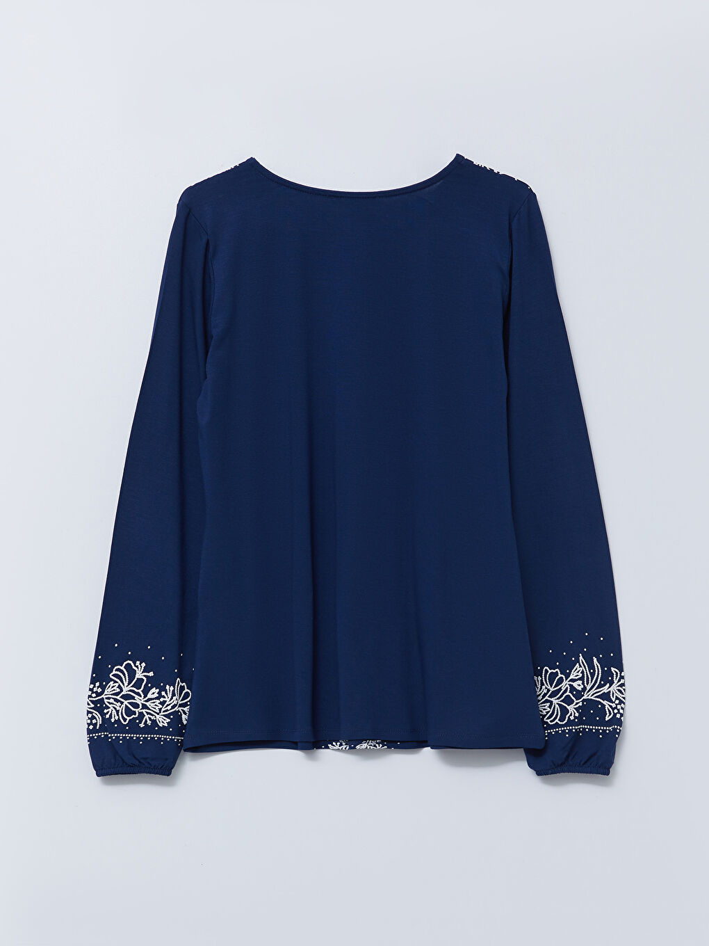 تي شيرت نسائي بأكمام طويلة وياقة مربوطة ومطرز-6