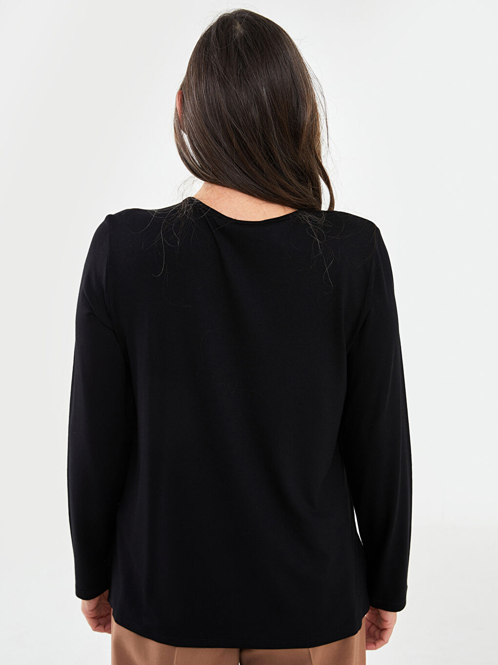 Siyah Bisiklet Yaka Payet Nakışlı Uzun Kollu Kadın Tişört-4