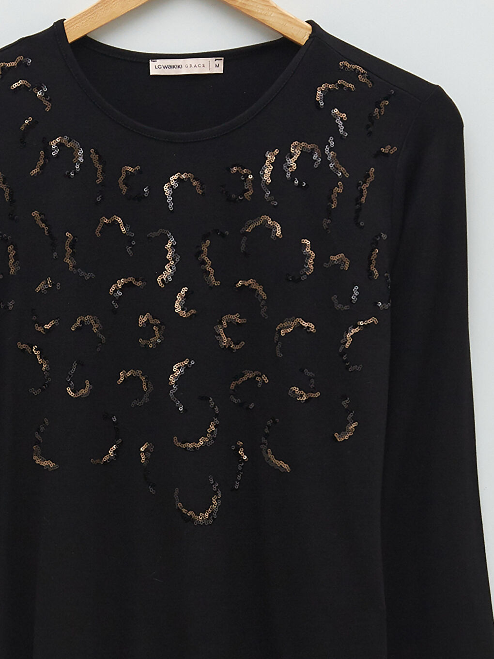 Siyah Bisiklet Yaka Payet Nakışlı Uzun Kollu Kadın Tişört-7