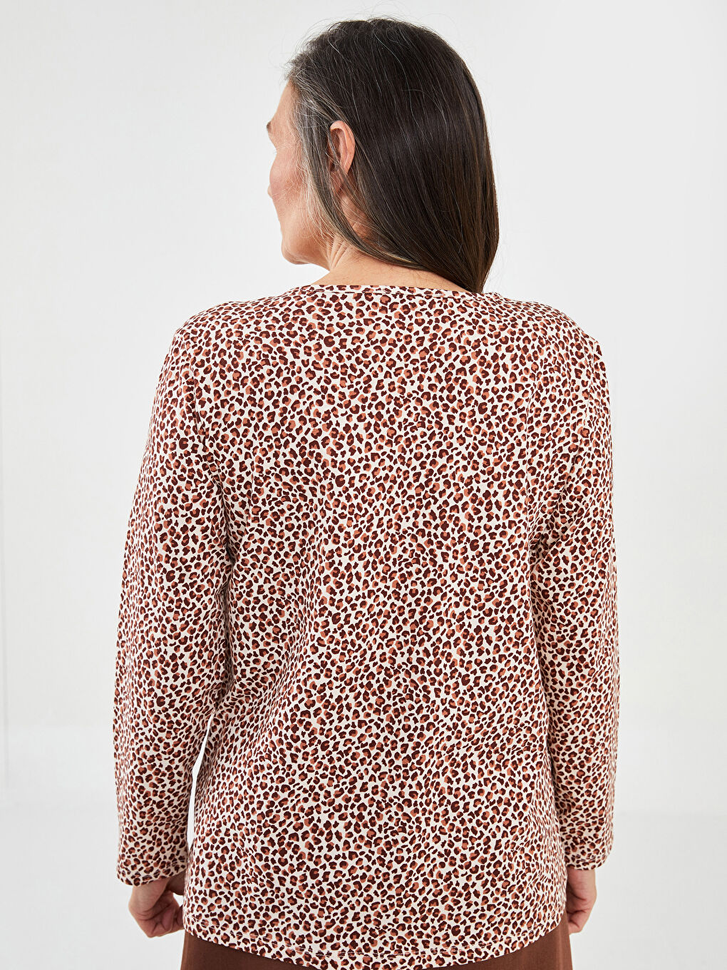 Bej Bisiklet Yaka Desenli Uzun Kollu Pamuklu Kadın Tişört-4