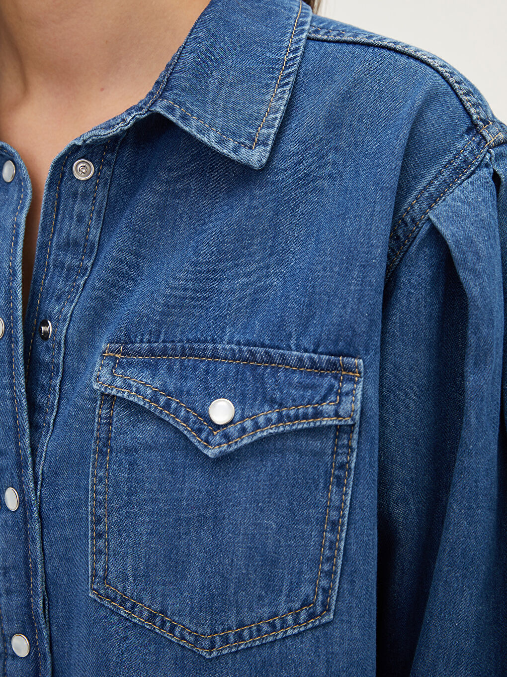 Închidere Frontală cu Nasturi Dreaptă Mânecă Lungă Geacă Cămașă din Blugi pentru Femei-3