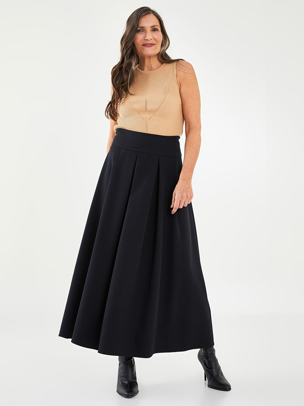 Women's Plain Skirt with Zippered Waist