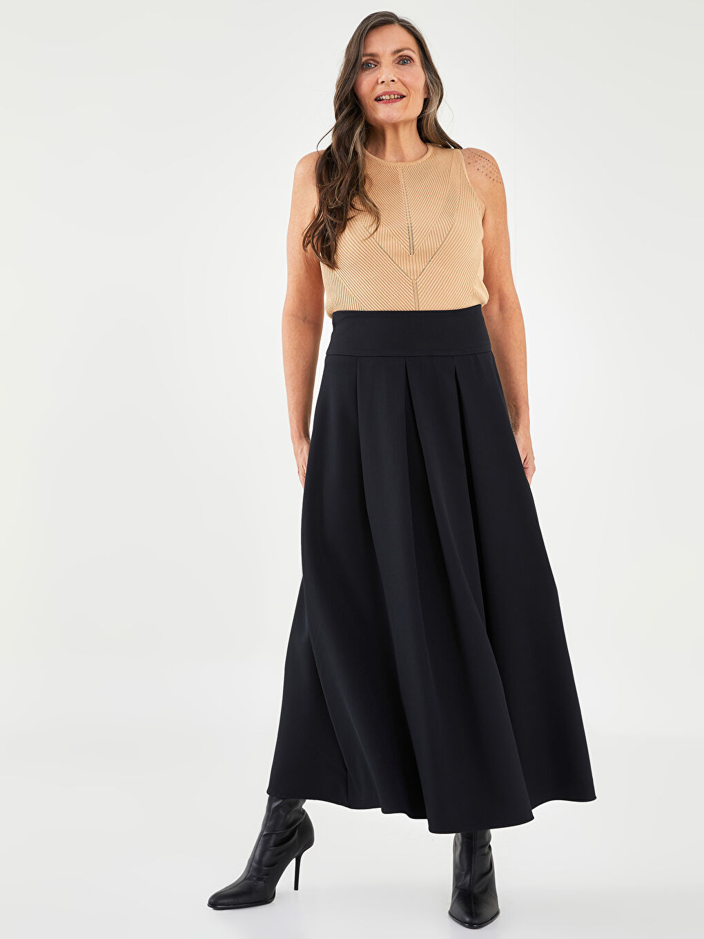 Women's Plain Skirt with Zippered Waist-1