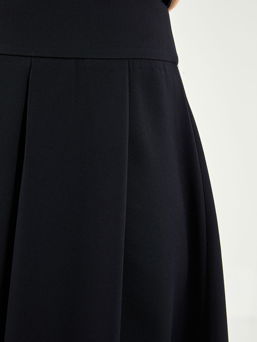 Women's Plain Skirt with Zippered Waist-2