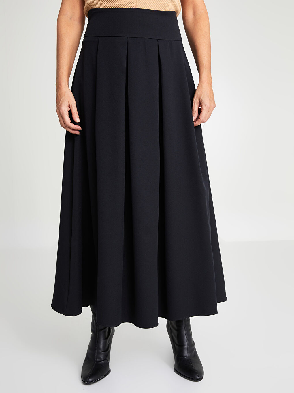 Women's Plain Skirt with Zippered Waist-3