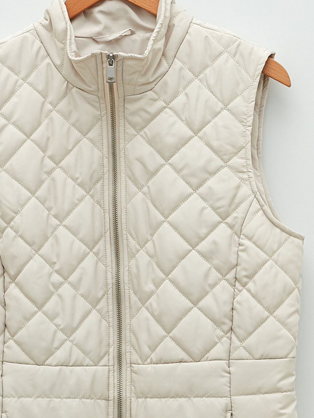 Funnel Neck Quilted Women's Puffer Gilet-8