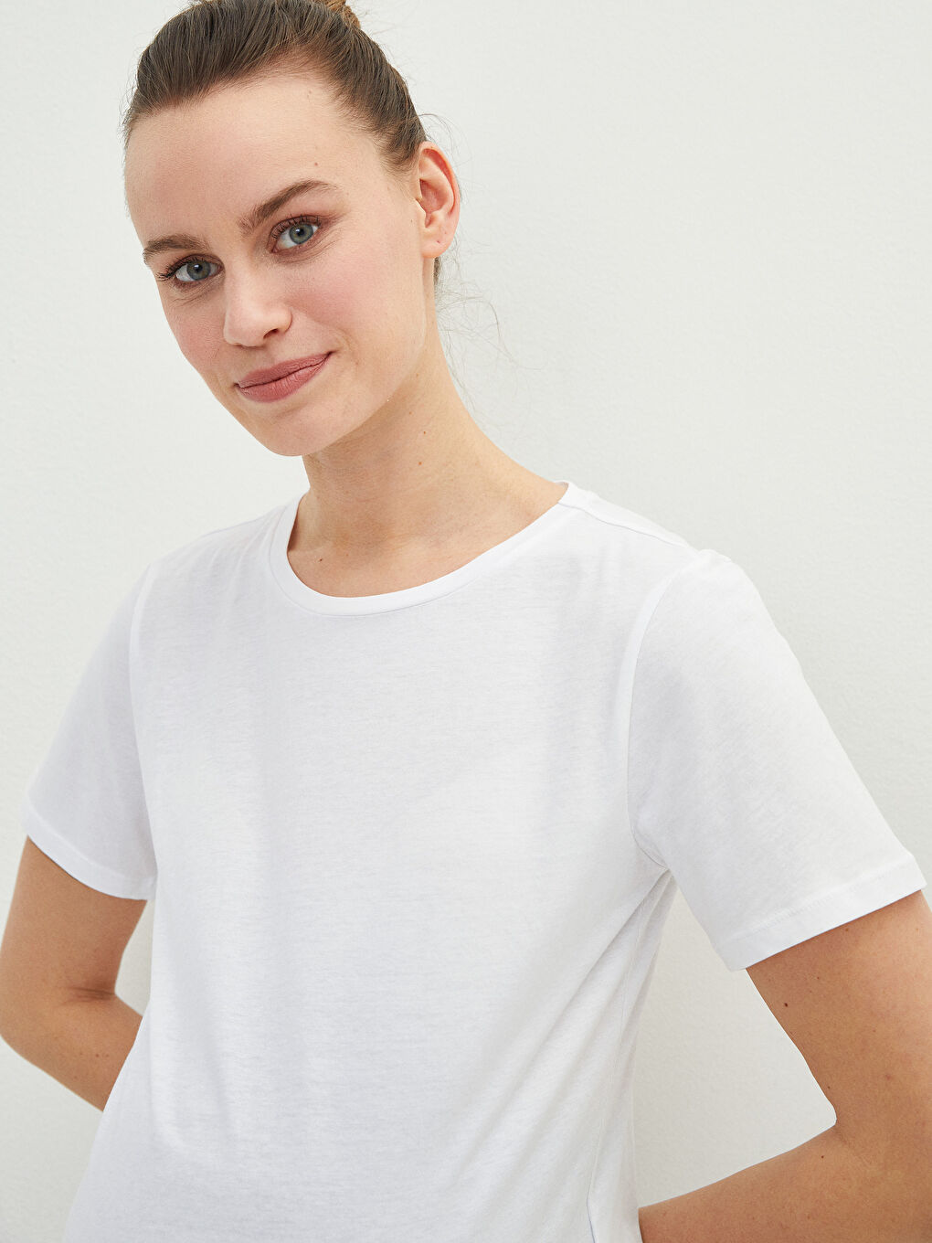 Beyaz Bisiklet Yaka Düz Kısa Kollu Pamuklu Hamile Tişört-1