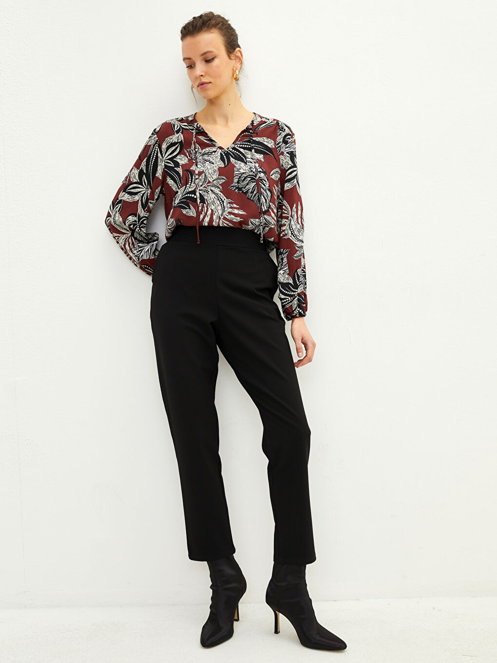 Siyah Kadın Beli Lastikli Rahat Kalıp Düz Pantolon