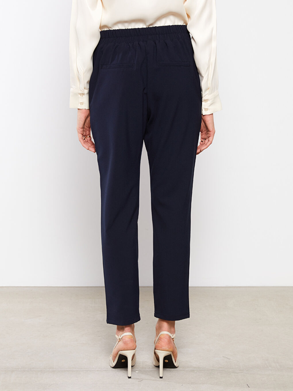 LC Waikiki Ženske pantalone sa elastičnim strukom, opuštenog kroja, standardnog kroja -S2CI22Z8-E1J