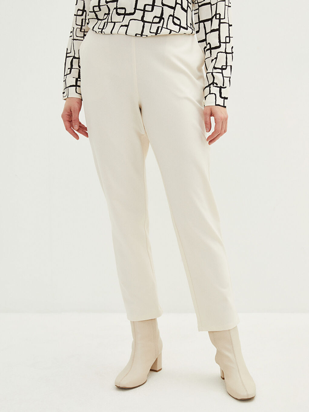 Women's Elastic Waist Relaxed Fit Regular Trousers-2