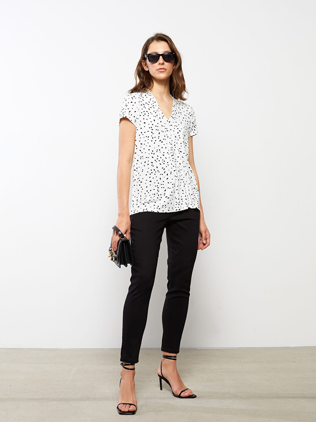 Women's Slim Fit Straight Pocket Detailed Trousers-1