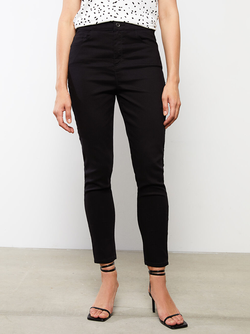 Women's Slim Fit Straight Pocket Detailed Trousers-2