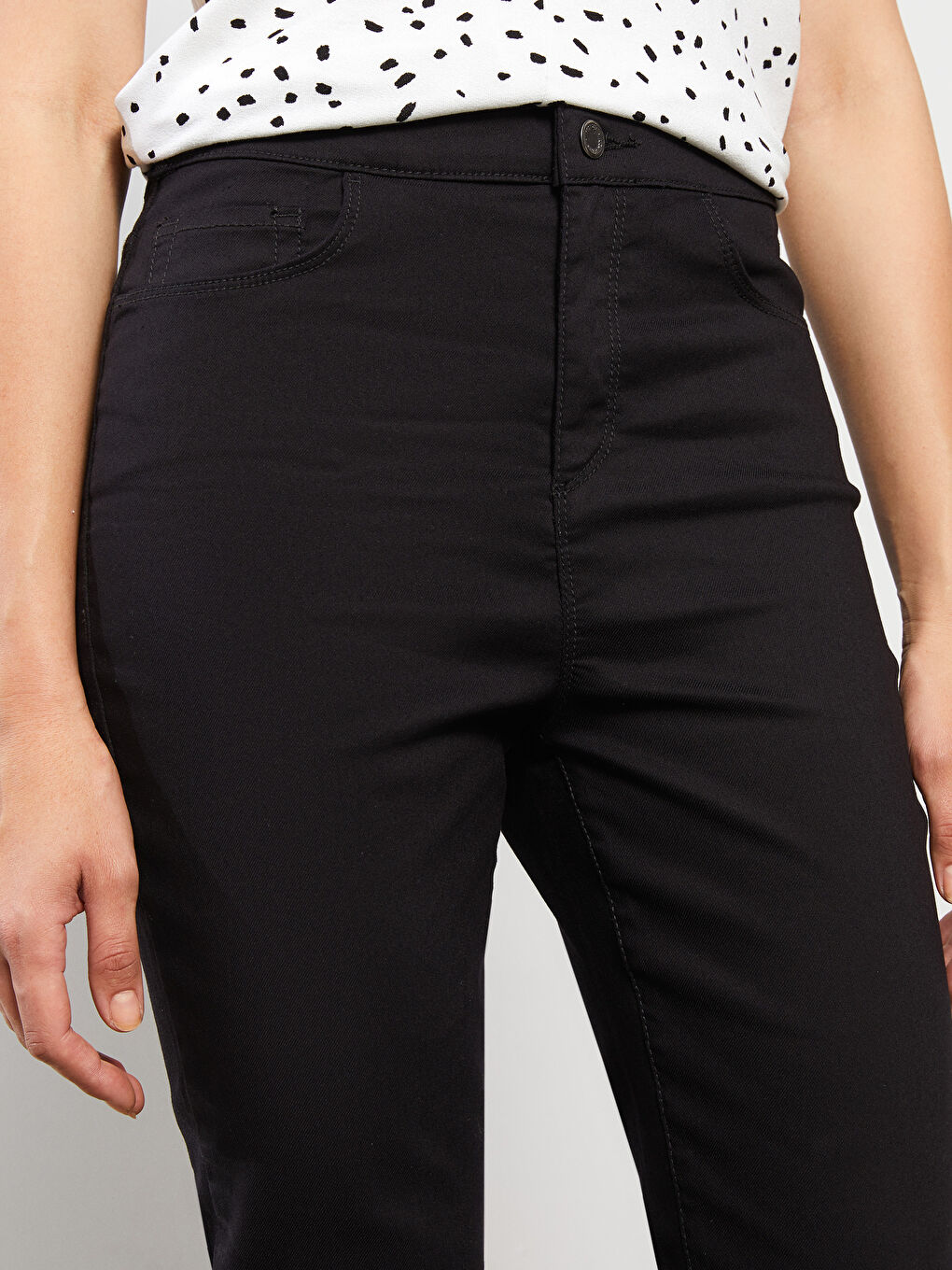 Women's Slim Fit Straight Pocket Detailed Trousers-4