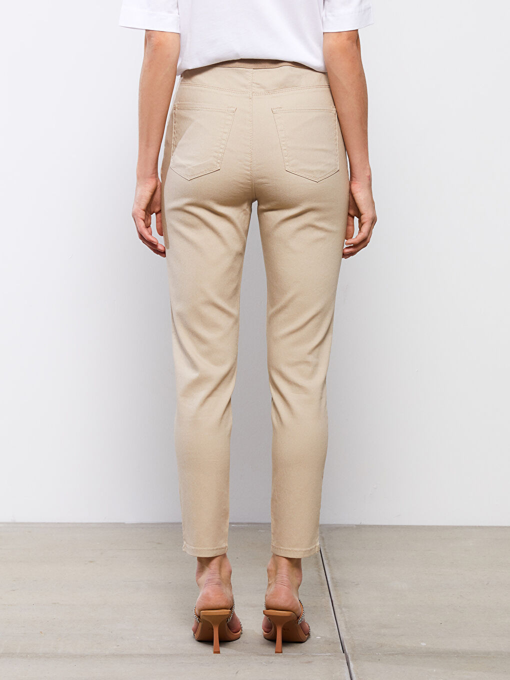 Women's Slim Fit Straight Pocket Detailed Trousers-3