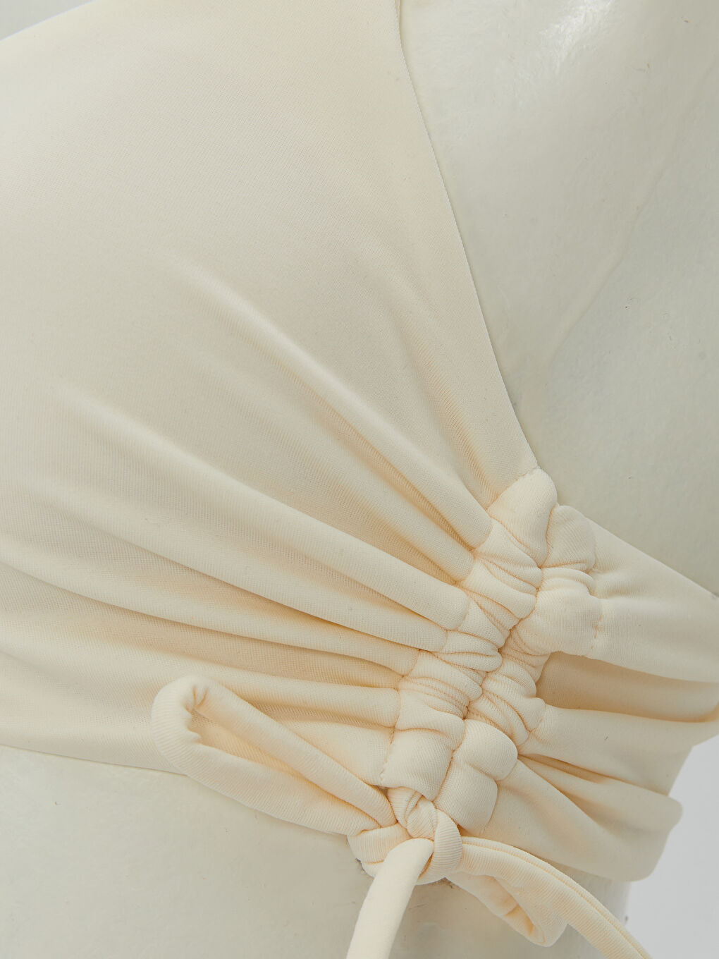 Ekru U Yaka Desenli Kadın Bikini Üst-2