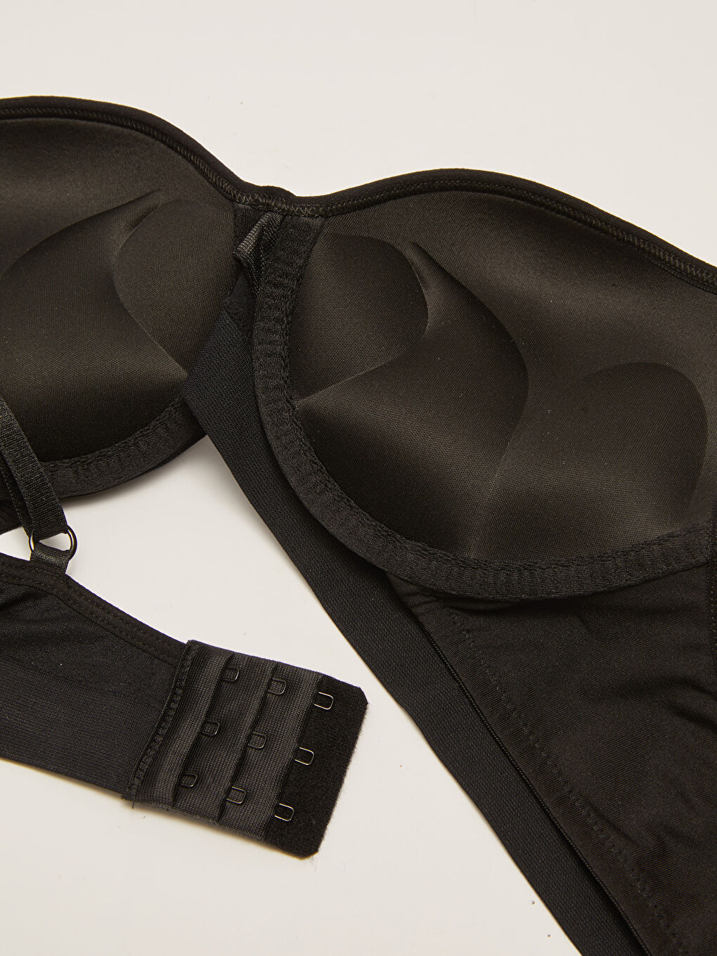 Siyah Balenli Dolgulu Düz Tişört Sütyen-2